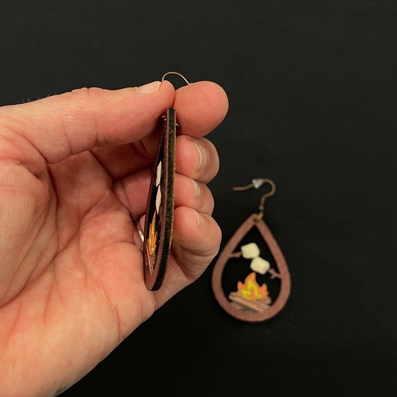 🏕️ 3/$15 S’mores Water Drop Earrings - Picture 4 of 6